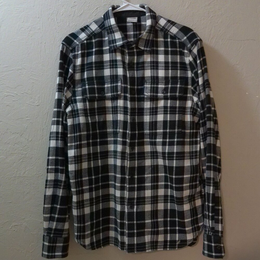 The North Face Men’s Black & White Plaid Flannel Button-Down Shirt – Size M